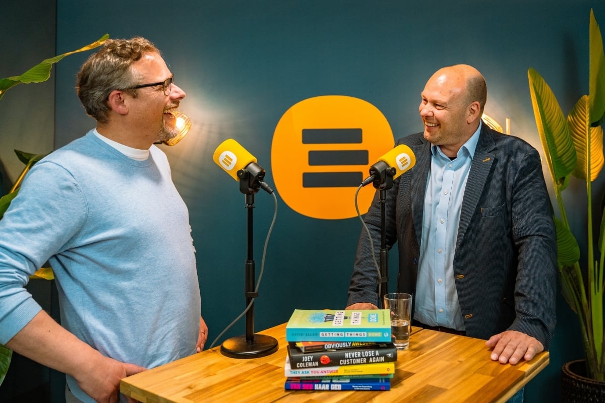 Niels Olthuis en Ron Lemmens in de podcast studio