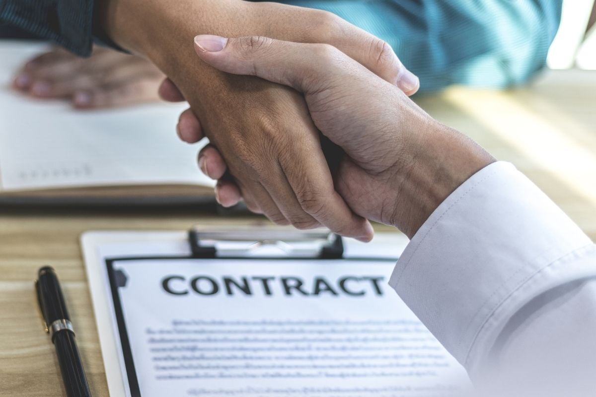 Zzp'er tekent contract met algemene voorwaarden