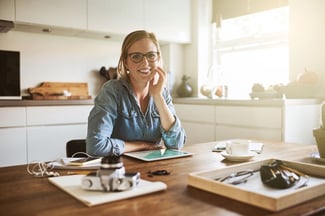 Startende ondernemer aan keukentafel - 1200 x 800